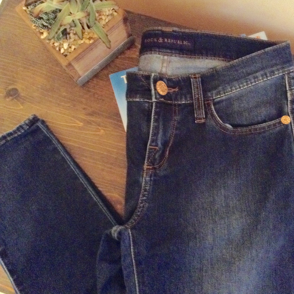 Like new Rock & Republic womens jeans - Picture 2 of 4